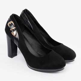Pompes avec une boucle dorée le noir 2