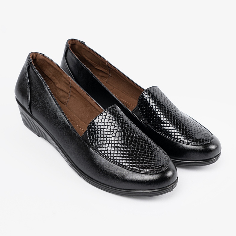 Chaussures des femmes avec une texture de peau de serpent noir 2