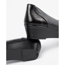 Chaussures des femmes avec une texture de peau de serpent noir 1