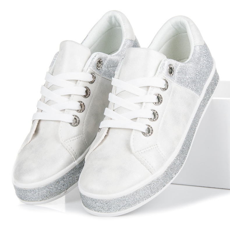 Seastar Baskets blanches sur la reliure 1 Seastar Baskets blanches sur la reliure 1