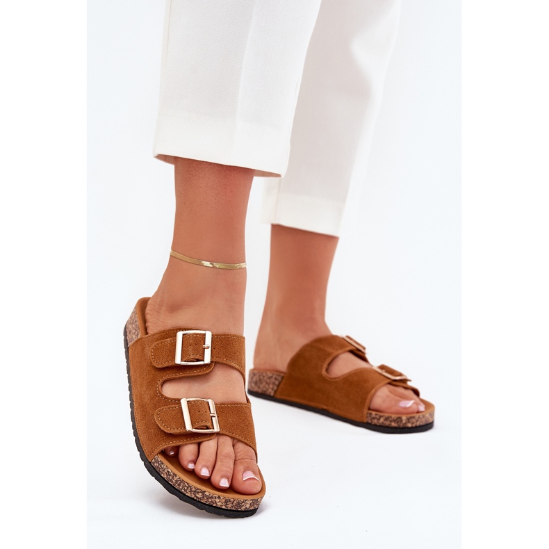 Boto Les tongs des femmes avec des pinces dorées et des coutures de chameau Luner brun 2 Boto Les tongs des femmes avec des pinces dorées et des coutures de chameau Luner brun 2