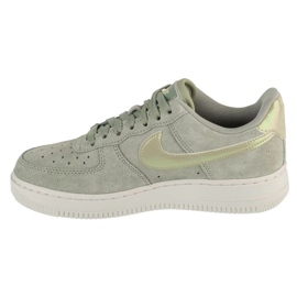 Nike Air Force 1 07 SE dans HJ4401-300 vert 1