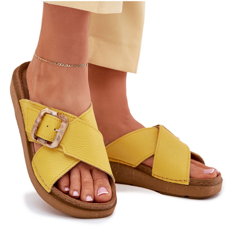 Les tongs en cuir des femmes avec INBLU ED0003IU Yellow jaune 6