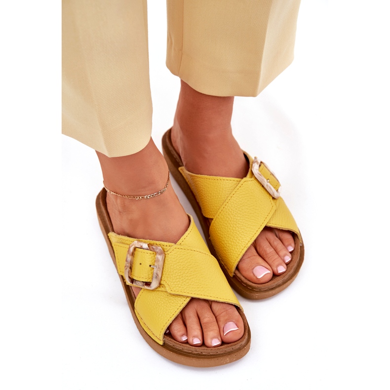 Les tongs en cuir des femmes avec INBLU ED0003IU Yellow jaune 3