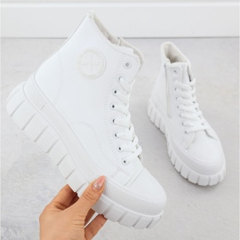 News Sneakers hauts isolés sur la plate-forme de nouvelles blanches 9152 1 News Sneakers hauts isolés sur la plate-forme de nouvelles blanches 9152 1