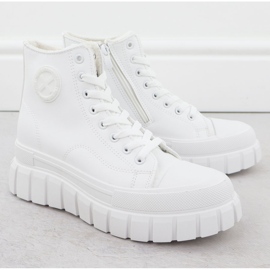 News Sneakers hauts isolés sur la plate-forme de nouvelles blanches 9152 2 News Sneakers hauts isolés sur la plate-forme de nouvelles blanches 9152 2