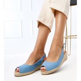 Sandales bleues en espadrile sur le coin Nevarz 2 Sandales bleues en espadrile sur le coin Nevarz 2