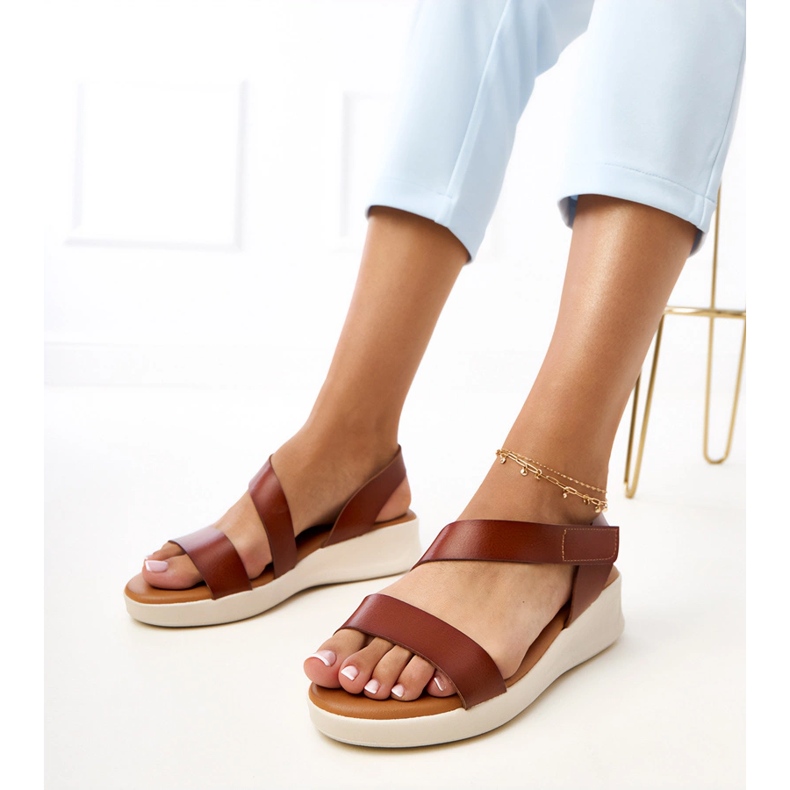 Sandales brunes sur un verkado à coin bas 1