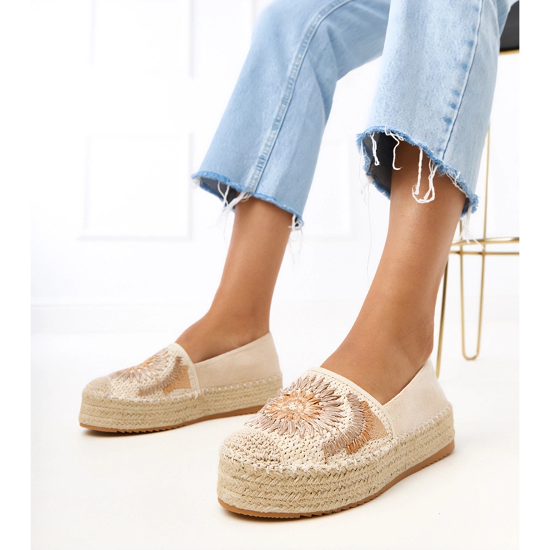 Espadrilles beige avec broderie sur la plate-forme Lorin 1