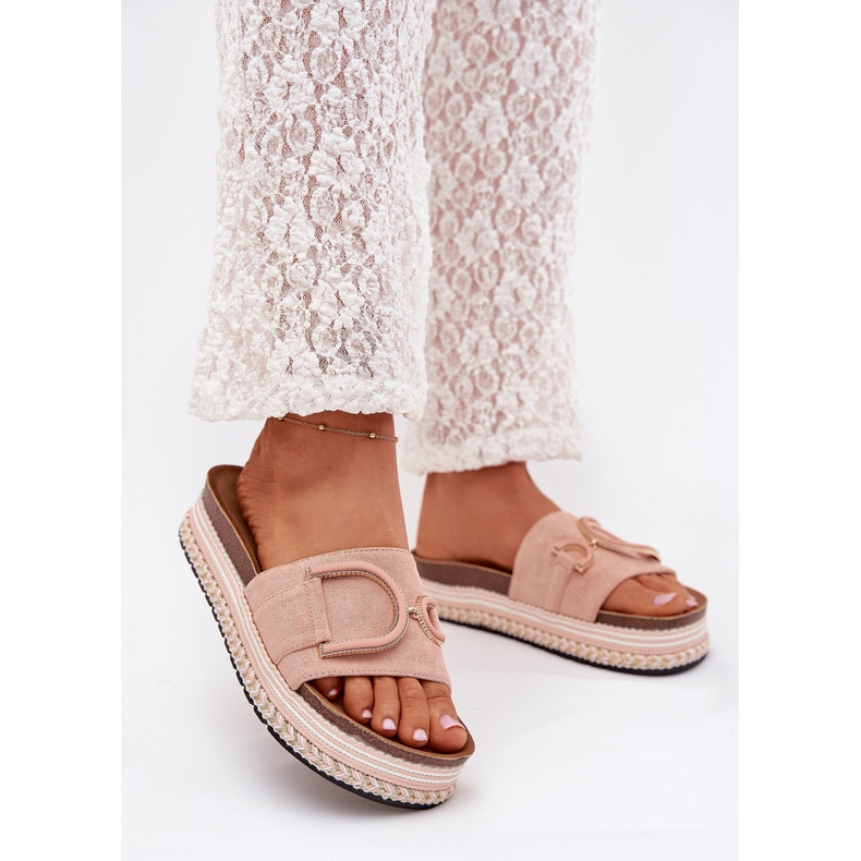 Boto Les tongs pour femmes sur la plate-forme avec un ornement rose Daphira 2