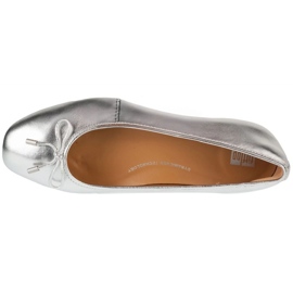 Ballerinas féminines Fitflop Delicato Bow Soft Ballerina IH2-011 Metallic avec un arc argent 3