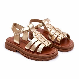 Sandales des filles avec un détail en or décoratif d'or 1