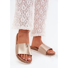 Boto Les tongs pour femmes sur une plate-forme en liège avec un détail décoratif de Gold Vessira d'or 2 Boto Les tongs pour femmes sur une plate-forme en liège avec un détail décoratif de Gold Vessira d'or 2