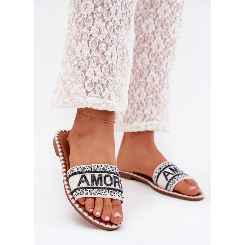 Boto Les tongs pour femmes à thèmes plates avec décoration Avelina Avelina blanc 2