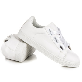 Baskets élégantes avec un ruban blanche 2
