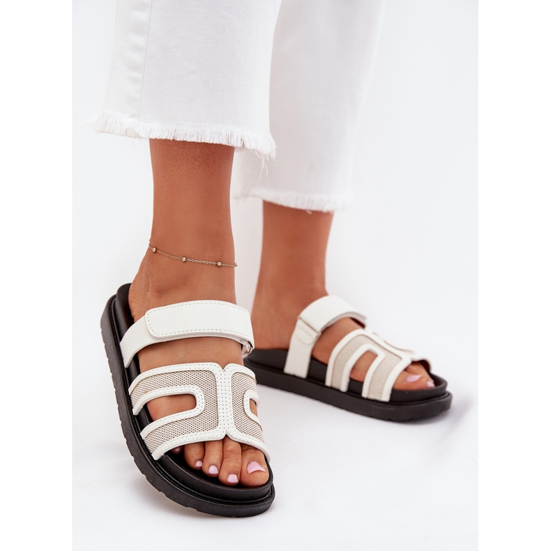 Boto Les tongs pour femmes sur la plate-forme avec Velcro Kovira blanc 2