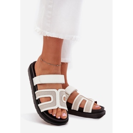 Boto Les tongs pour femmes sur la plate-forme avec Velcro Kovira blanc 1