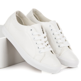 Des baskettes blanches 2