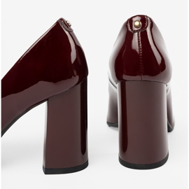 Shelvt Pompes verni sur le poste bordeaux rouge 2 Shelvt Pompes verni sur le poste bordeaux rouge 2