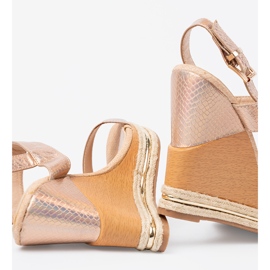 Shelvt Sandales féminines sur des quartiers en or rose 1 Shelvt Sandales féminines sur des quartiers en or rose 1