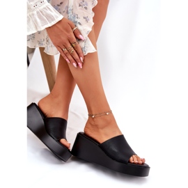 Les tongs pour femmes sur le coin anchoïque noir le noir 5