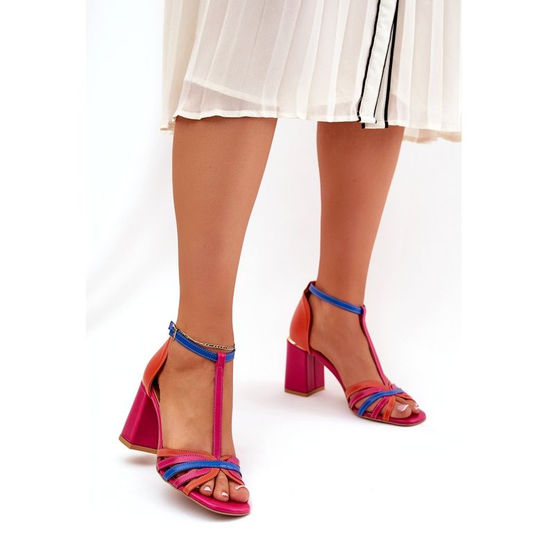 Sandales en cuir féminine sur le poste multicolore de Laura Messi 2879 rose 2