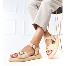 Sandales beiges avec une boucle sur le bar Mirkas 2