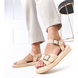 Sandales beiges avec une boucle sur le bar Mirkas 3
