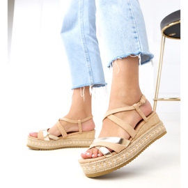 Sandales beiges avec une bande d'or éluit 1