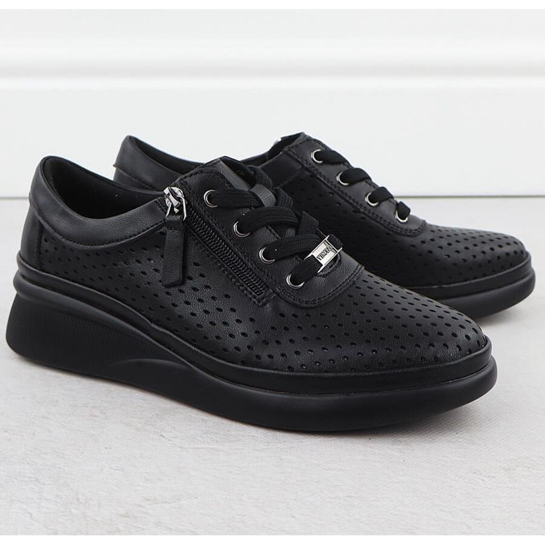 Chaussures en cuir pour femmes perforées sur des quartiers noirs Vinceza 79565 le noir 2