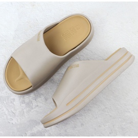 Les tongs pour femmes sur la plate-forme beige Pool beige big star SS274424 2