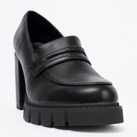 Shelvt Black Lays sur un post avec une semelle trapper le noir 1