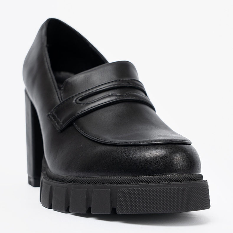 Shelvt Black Lays sur un post avec une semelle trapper noir 1