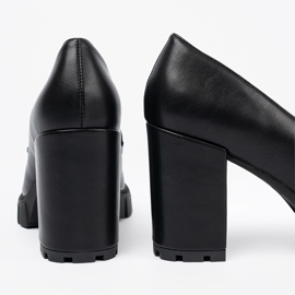 Shelvt Black Lays sur un post avec une semelle trapper noir 2