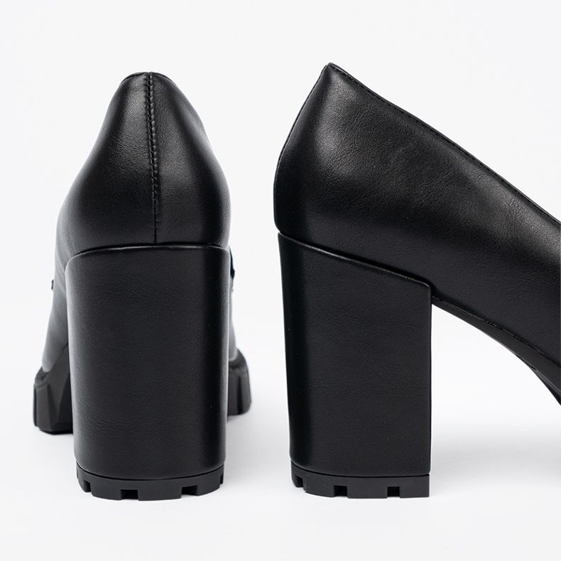 Shelvt Black Lays sur un post avec une semelle trapper le noir 2