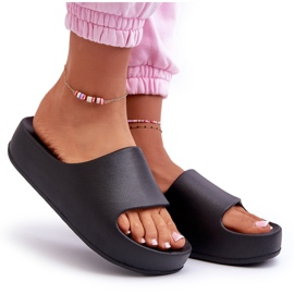 Les tongs pour femmes sur la plate-forme noire en mousse 5