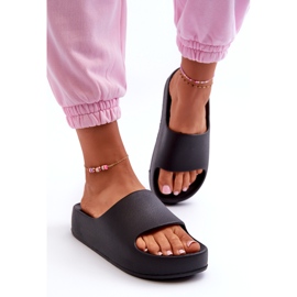 Les tongs pour femmes sur la plate-forme noire en mousse le noir 2