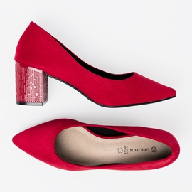 Goodin Pompes élégantes sur un poste décoratif rouge 2 Goodin Pompes élégantes sur un poste décoratif rouge 2