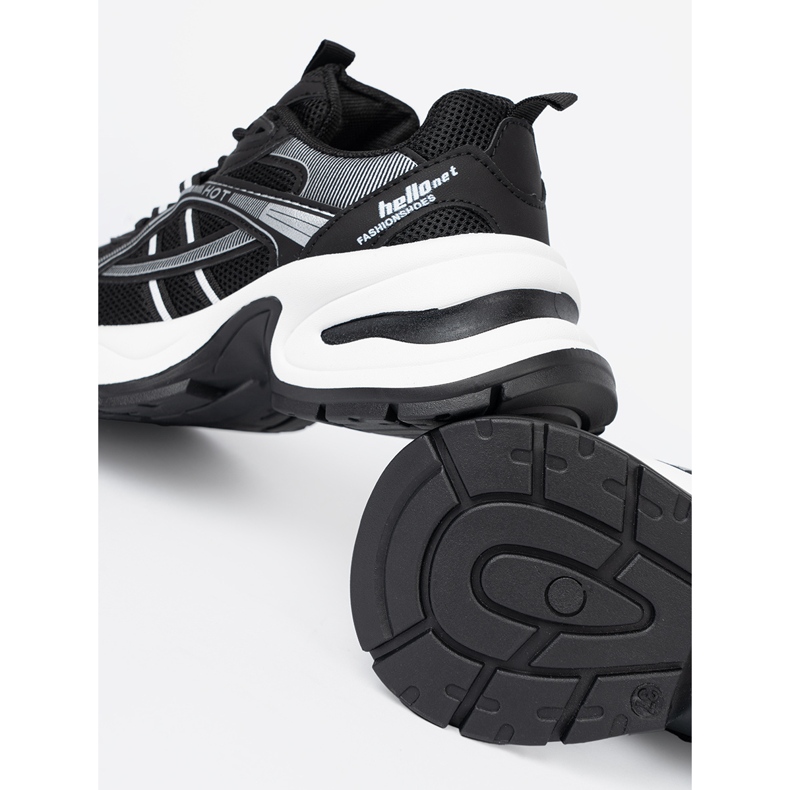 Shelvt Baskets noires avec une tige respirante et une semelle blanche massive 1