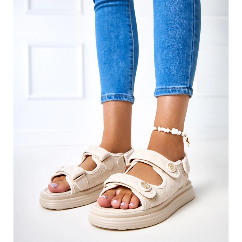 Sandales beiges avec ceintures de barbe réglables 1