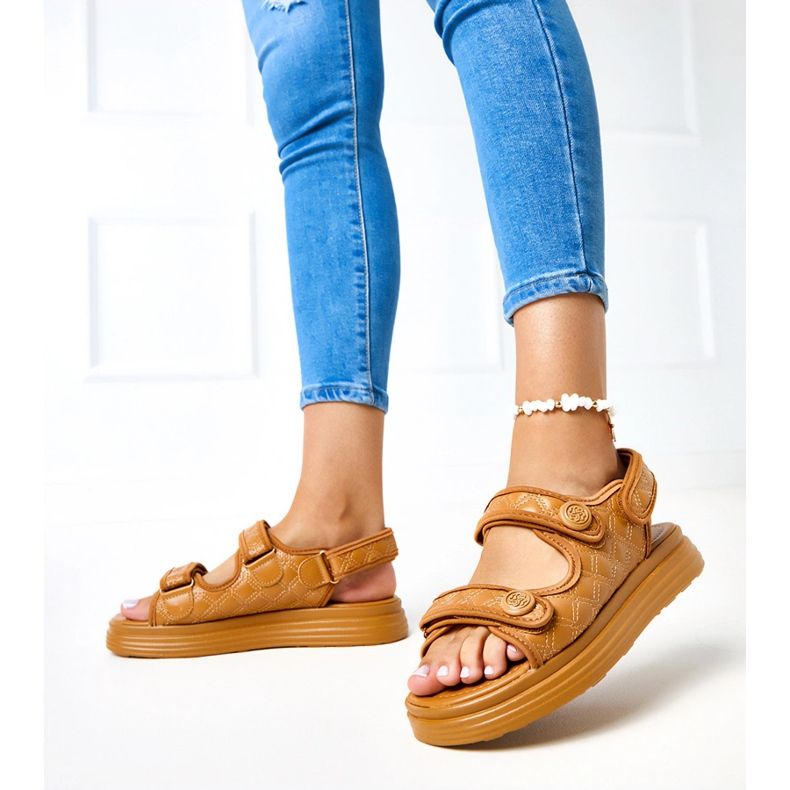 Sandales brunes avec ceintures de barbe réglables 2