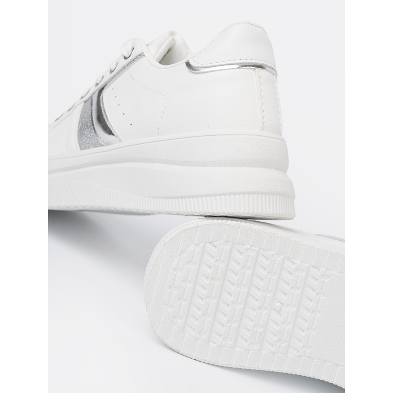 Shelvt Baskets blanches avec un accent argenté métallique 2