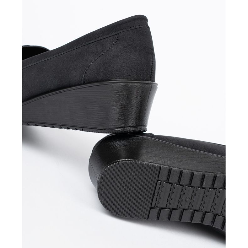 Shelvt Chaussures de coin noir avec un ornement le noir 1 Shelvt Chaussures de coin noir avec un ornement le noir 1