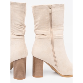 Shelvt Bottes beiges légères avec une tige et un talon froissés 1