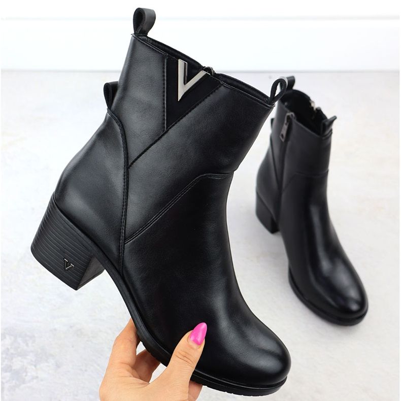 Bottes pour femmes sur le poste isolé Black Vinceza 58581 noir 1