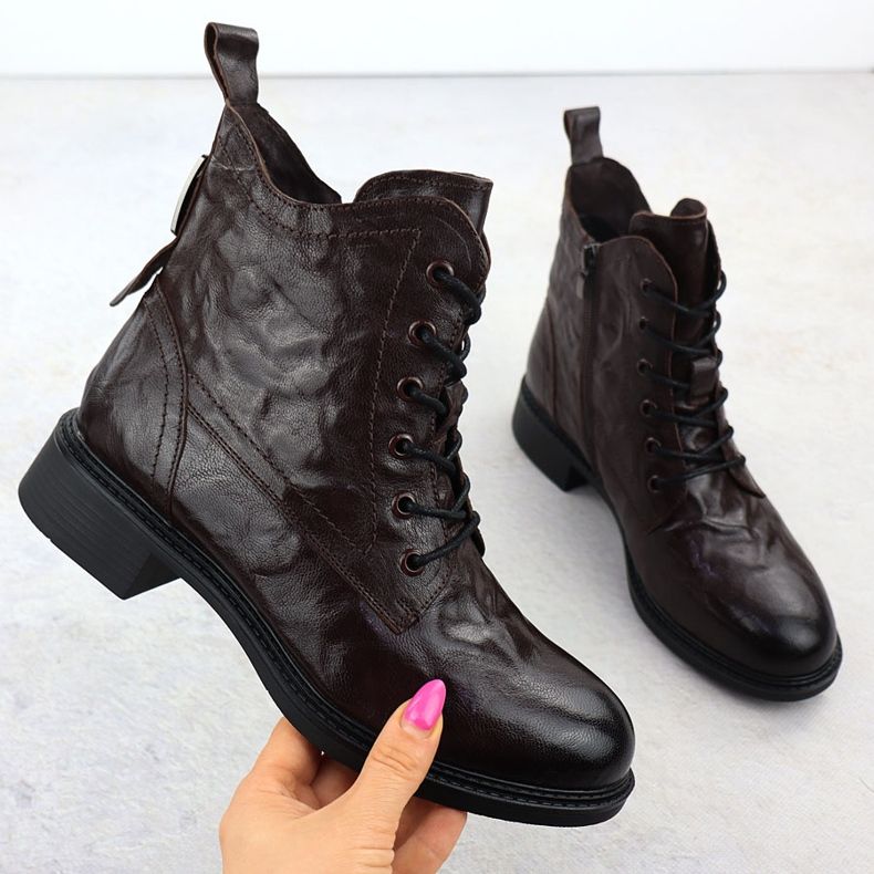 Travailleurs en cuir pour femmes isolées Boots bruns Vinceza 86412 1