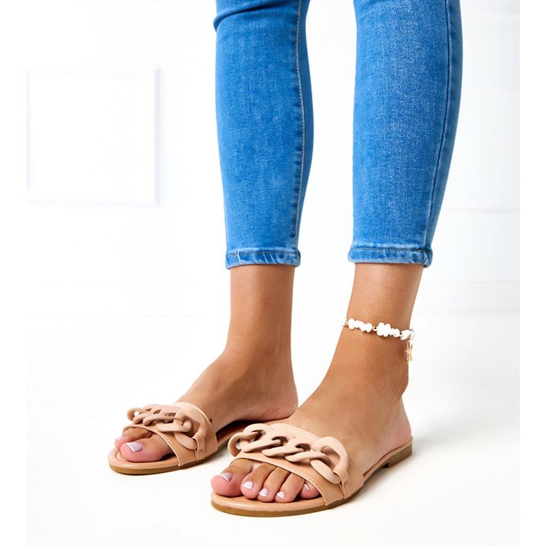 Tongs marron avec chaîne mate d'Aliyan beige 1