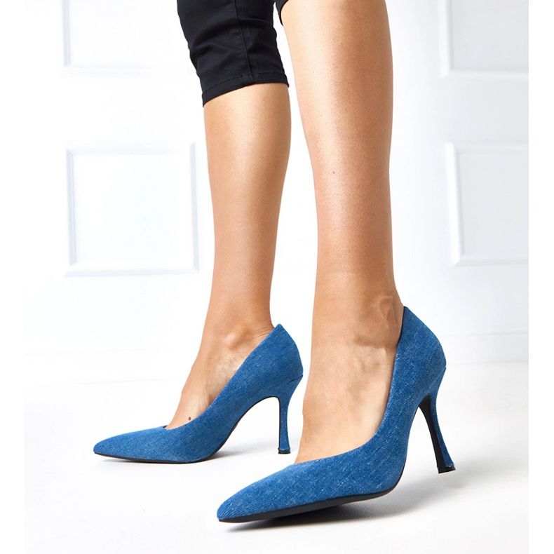 Pompes en jean sur les talons hauts à balles bleu 1