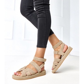Sandales beige sombres fixées avec les cubes de Maimuna vert 3