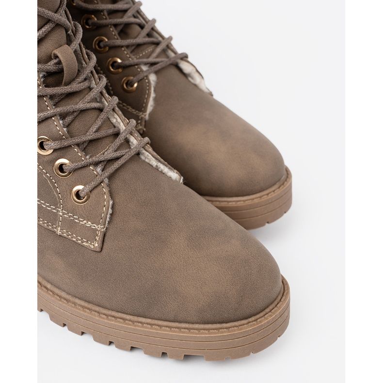 Shelvt Des bottes beige sombres élégantes avec une semelle épaisse 1